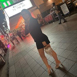 Meet your Posher, Adrianna